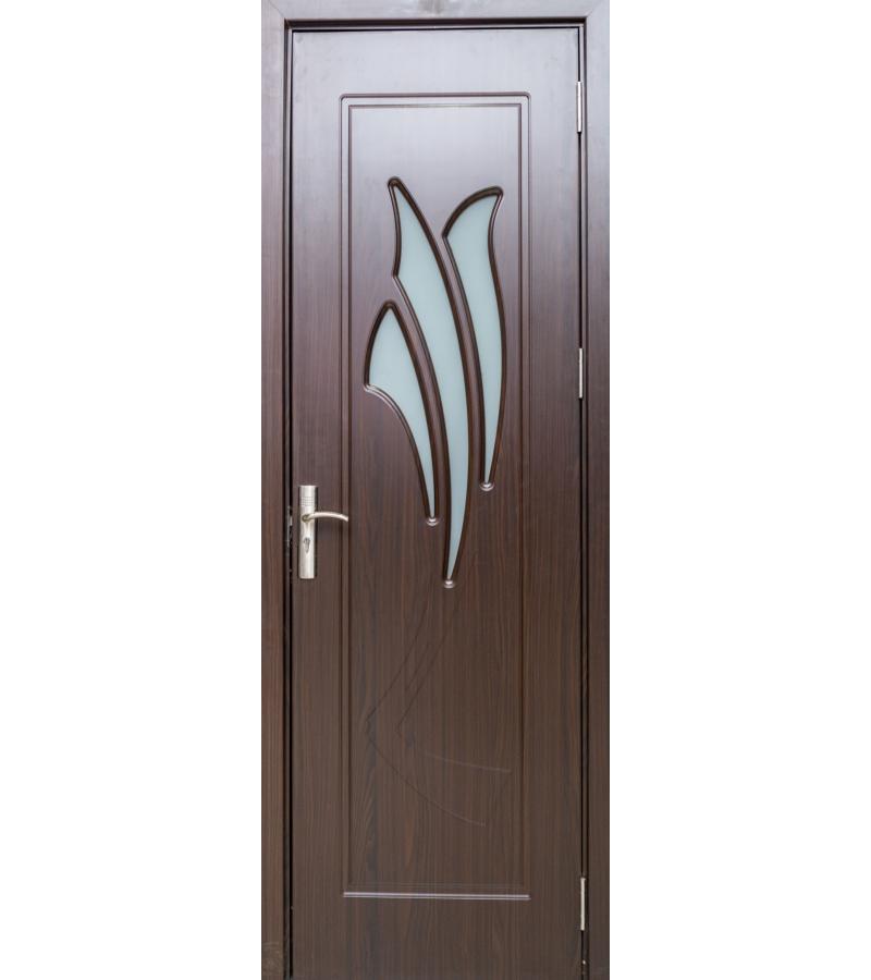 Дверь со стеклом КМ-701 размер 215*80*4 цвет Орех (7-5)